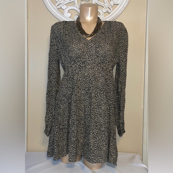 A New Day women dress medium 8 10 mini long sleeve vneck vback tan black leopard - Picture 3 of 12